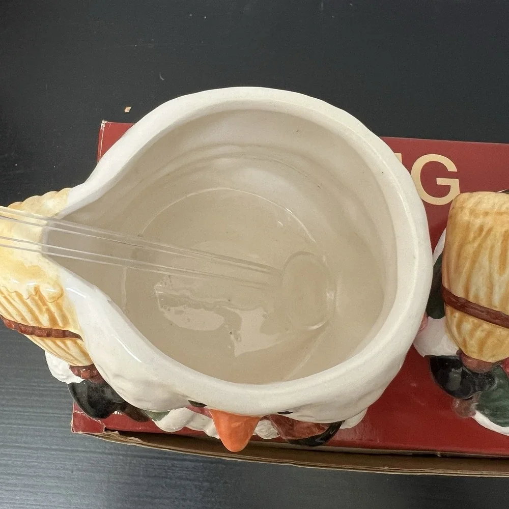 Vintage Ceramic Christmas Sugar & Creamer Set.‎